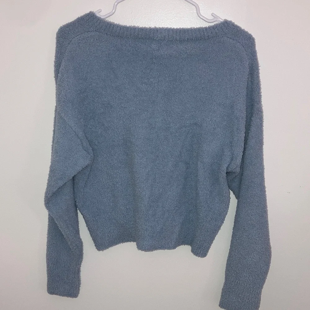 Stars Above - Cozy V-Neck Blue Sweater - Picture 6 of 8